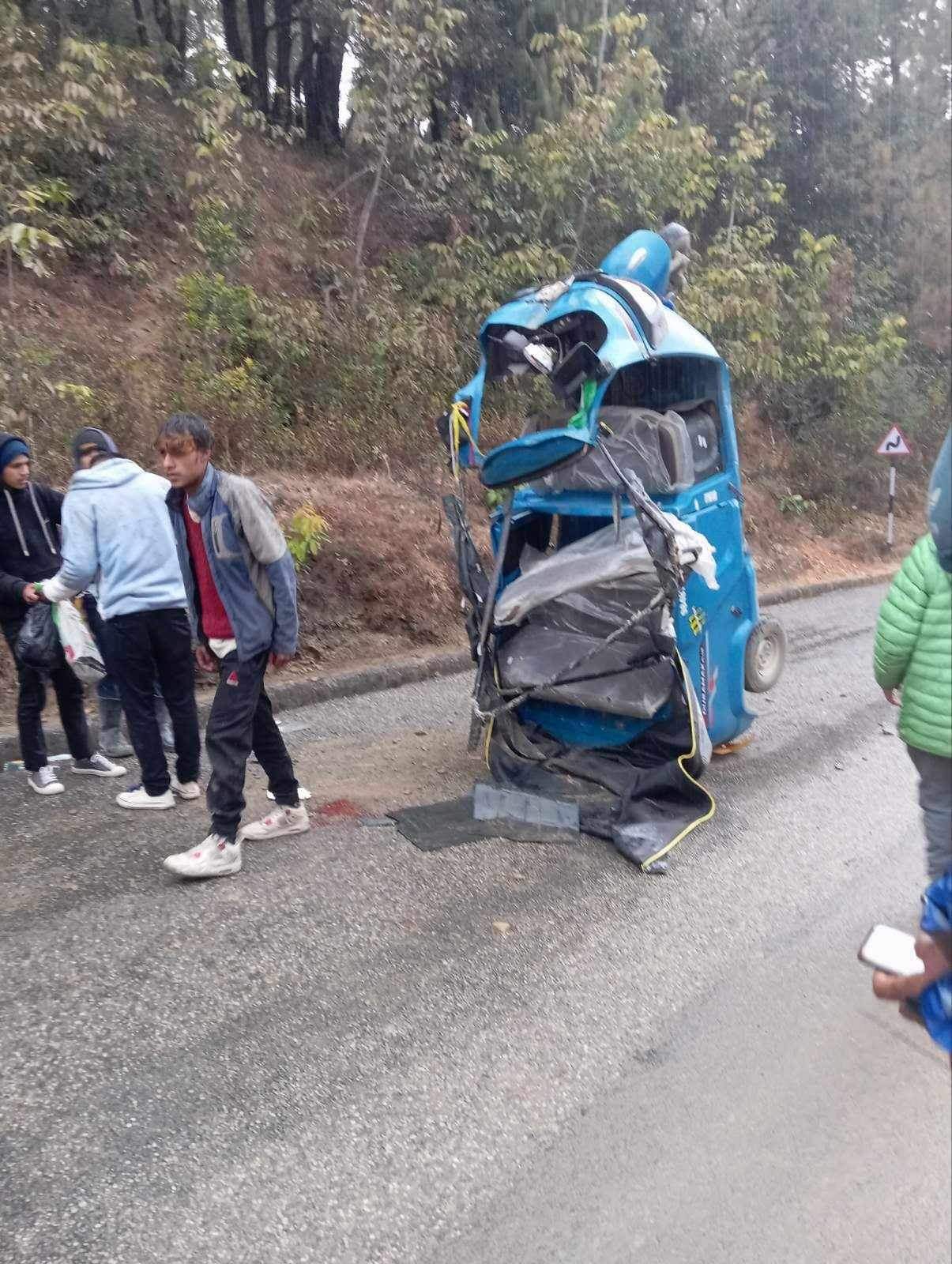 डडेल्धुरामा अटो दुर्घटना हुँदा ६ जना घाइते